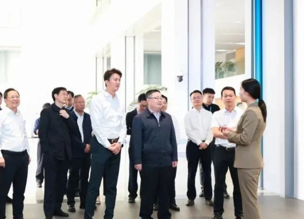 股票配资平台大全 福建省人民政府副省长李兴湖带队莅临科大讯飞总部参观考察